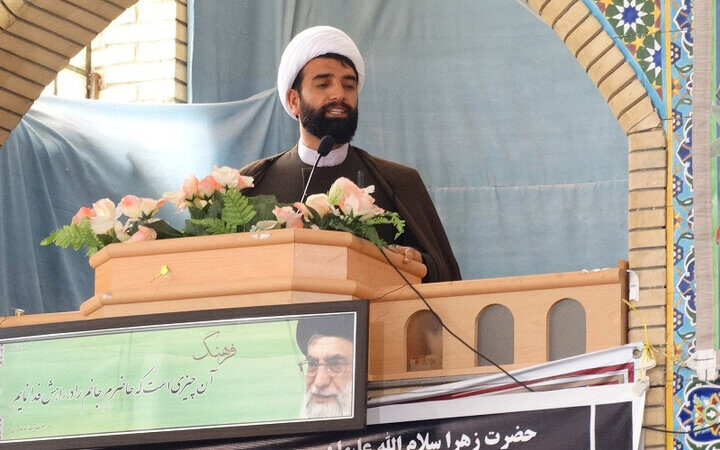 امام جمعه داراب هشدار داد: نااطمینانی اقتصادی و قطبی‌سازی، نقشه خطرناک دشمن برای تضعیف کشور!