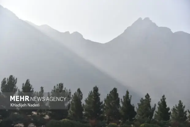 مه یخی عجیب در آسمان اصفهان؛ بارش‌های عصر امروز چه تغییراتی به دنبال دارد؟