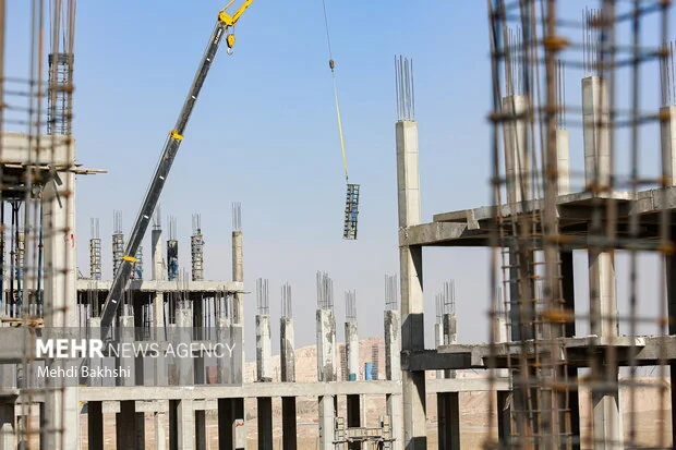 تخصیص ۱۰۰ میلیارد تومان برای برق‌رسانی سیار نهضت ملی مسکن در قم؛ تحول بزرگ در زیرساخت‌ها