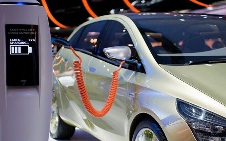 آقامحمدی: آیا خودروهای برقی ایرانی به زودی روی خط تولید می‌روند؟