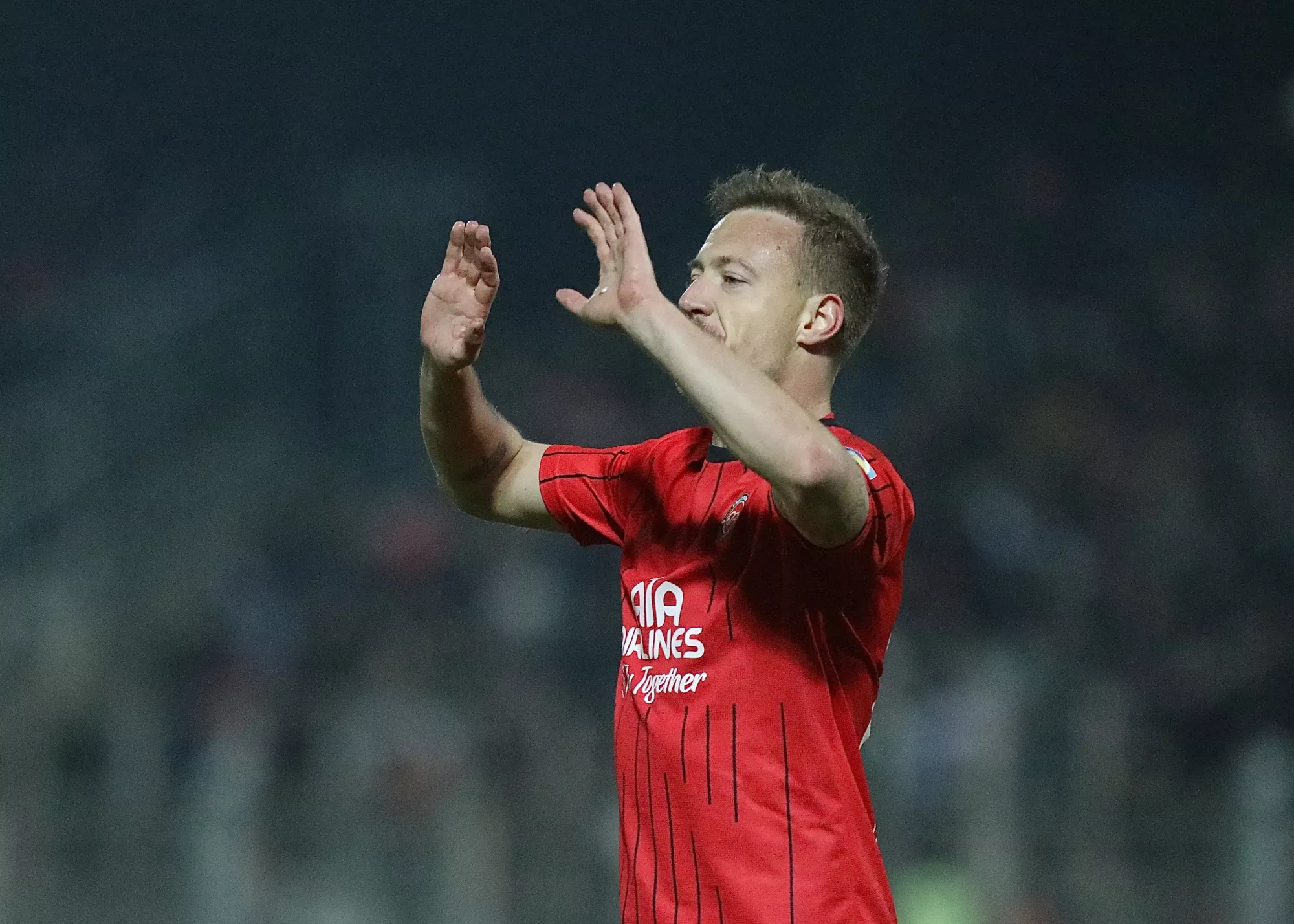 سرماخوردگی ناگهانی، مهاجم تراکتور را از میدان خارج کرد!