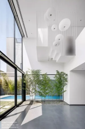 مونا کرمی با اشاره به زخم‌های قدیمی‌اش در کنار مهسا طهماسبی جنجال‌ساز شد!