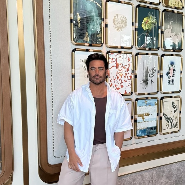 نگاهی به ویو دریای هتل لوکس محمدرضا گلزار در دبی/ واسه صبحونه لاکچریش آووکادو و بلوبری و توت‌فرنگی میخوره؟ + عکس