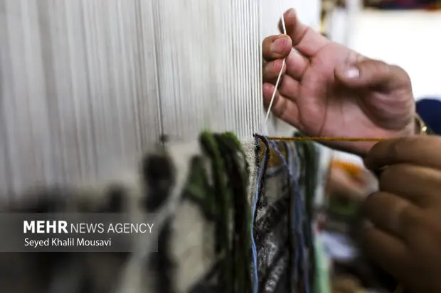 فعالیت ۲۴۰۰ بافنده فرش دستبافت در ایلام؛ راز رونق قالیبافی استان چیست؟