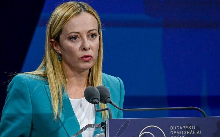 هشدار جورجیا ملونی به ایتالیایی‌ها: تعطیلات را خوش بگذرانید چون روزهای سخت‌تر در راه است!