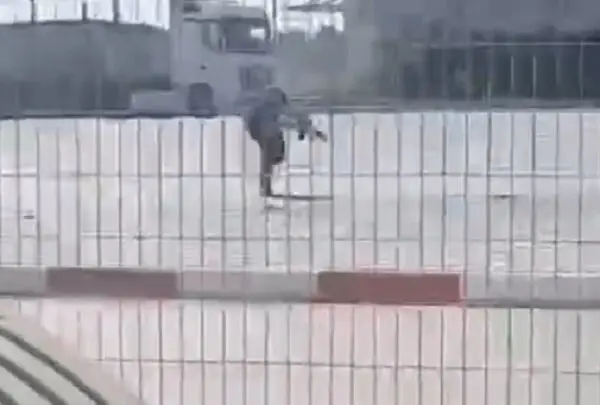 رژیم صهیونیستی پس از ماه‌ها، پیکر عامل عملیات کرامه را به اردن تحویل داد؛ مراسمی که همه را تحت تأثیر قرار داد