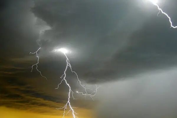 هشدار هواشناسی بوشهر: باران، رعدوبرق و تندباد سهم روزهای آینده است!