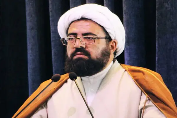 امام جمعه اقلید: جنگ نرم دشمن را با بصیرت و هوشیاری می‌توان خنثی کرد
