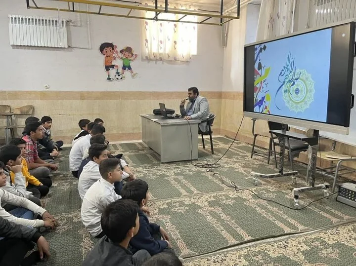 اجرای موفق طرح قاضی مدرسه در ۱۴۲ مدرسه استان کرمان؛ آموزش حقوقی به بیش از ۲۰ هزار دانش‌آموز