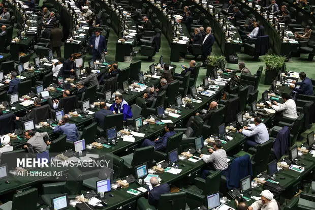 آغاز جلسه علنی مجلس؛ اصلاح قانون تأمین مالی تولید و زیرساخت‌ها