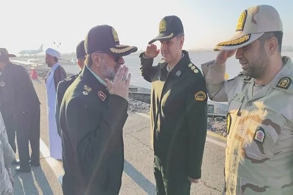 بازدید فرمانده کل انتظامی از یگان‌های مرزی دریایی بندرعباس