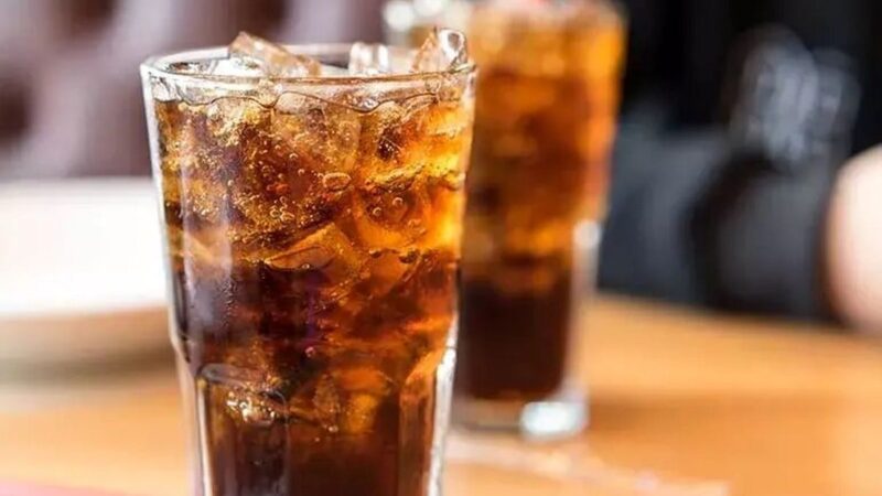 آیا نوشابه‌های گازدار واقعا حالت تهوع را رفع می‌کنند؟ واقعیتی که وزارت بهداشت هشدار داد!