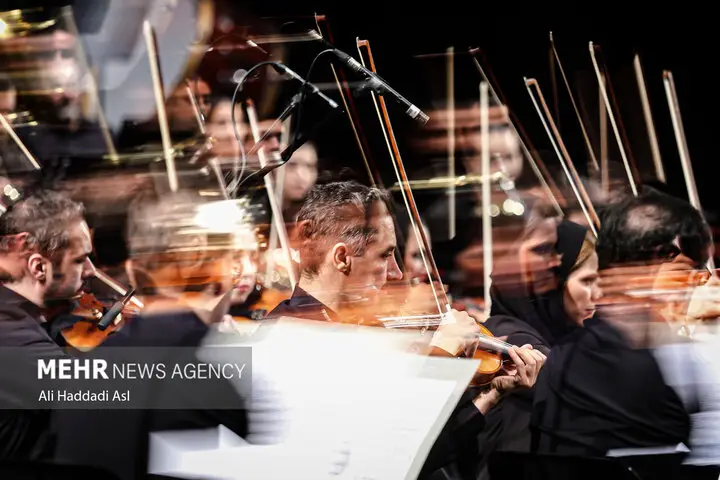 «ایرانمرد» در وحدت رونمایی شد؛ شنیدن چند موسیقی به احترام حاج قاسم