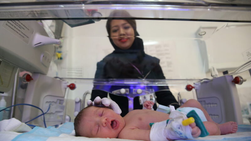 آلودگی هوا چگونه سلامت نوزادان را تهدید می‌کند؟ تأثیرات خطرناک که نمی‌دانستید!