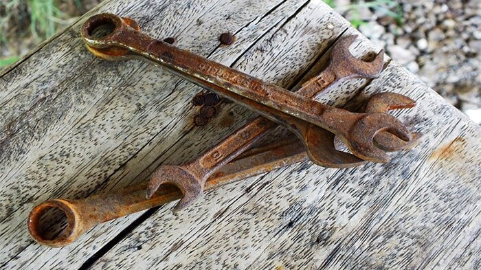 رازهای نابود کردن زنگ زدگی در خانه؛ از فلز تا لباس با محلول خانگی قوی!