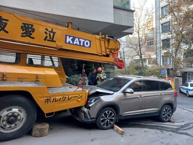 حادثه تلخ در تهران؛ سقوط مرگبار جرثقیل ۲۵ تنی و جان‌باختن راننده‌اش