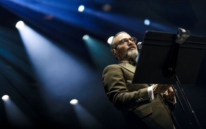 علیرضا قربانی در کنسرت دوبی به انگلیسی حرف زد و…