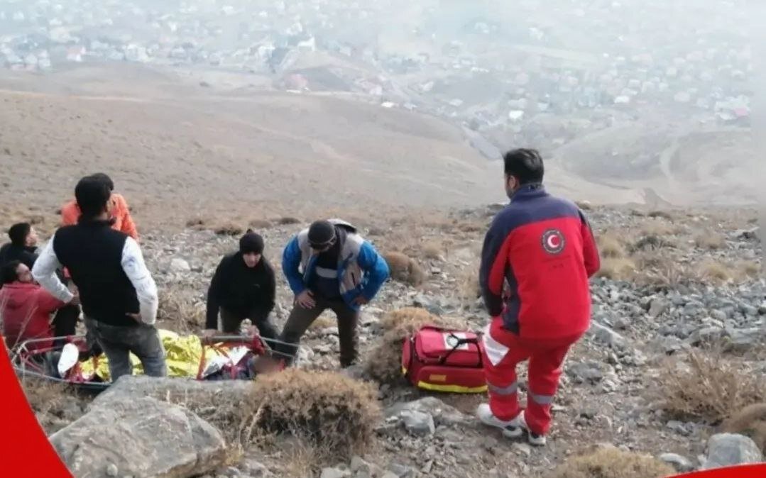 نجات نفس‌گیر رضا امیرخانی پس از حادثه خطرناک پاراگلایدر در دماوند