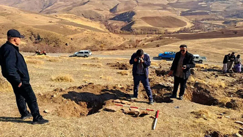 کشف گورستان تاریخی مهاباد پس از باران؛ محلی‌ها حفاران غیرمجاز را فراری دادند!