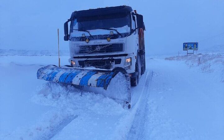 برف و کولاک شدید؛ ۲ جاده اصلی مشهد-کلات و تربت جام-صالح آباد مسدود شدند