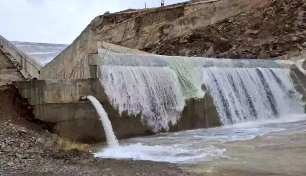 سد تنگ خمار فسا پس از سال‌ها خشکی بالاخره سرریز شد!