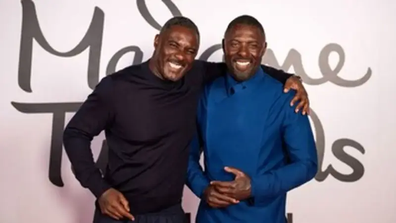 واکنش حیرت‌انگیز بازیگر مشهور در رونمایی مجسمه مومی‌اش در لندن!