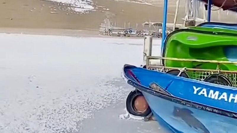 زاینده‌رود یخ بست!