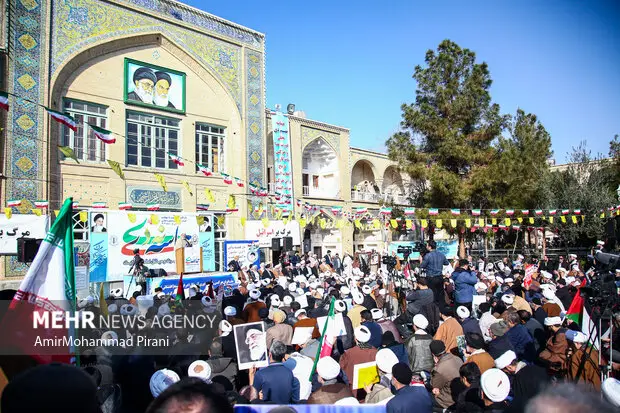 حماسه‌ای دیگر در ۹ دی؛ اجتماع پرشور مردم انقلابی قم در مدرسه فیضیه