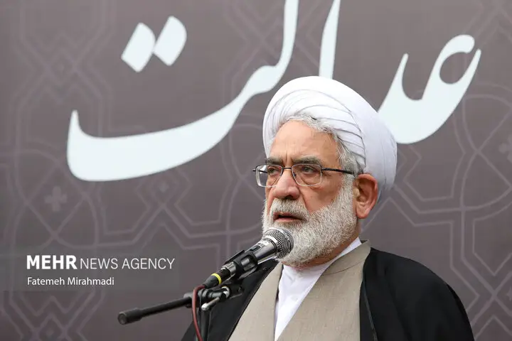 منتظری: معیشت مردم باید در صدر اولویت‌های مسئولان قرار گیرد!