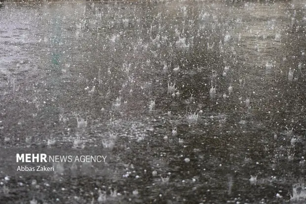 تگرگ سیل‌آسا کوشکنار پارسیان را سفیدپوش کرد؛ مردم در حیرت شدید!