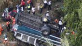 حادثه تلخ در شمال غربی کلمبیا؛ سقوط اتوبوس حامل دانش‌آموزان ۱۷ کشته برجای گذاشت
