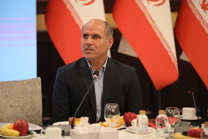 ظرفیت تولید برق خورشیدی در زنجان به ۱۵۰۰ مگاوات افزایش می یابد - وب‌گردی