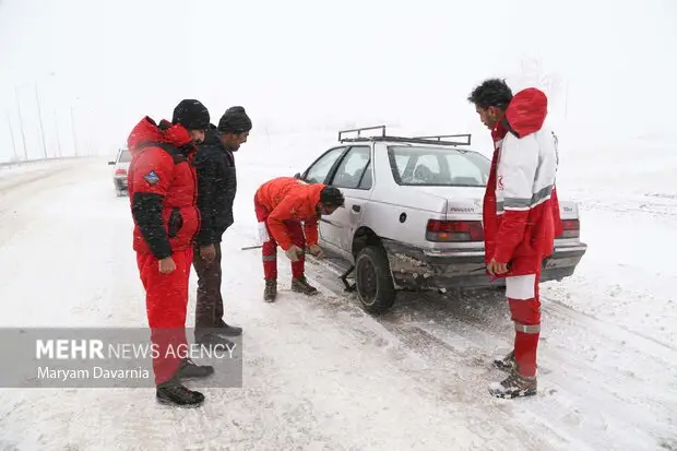 نجات ۹۳ نفر گرفتار در کولاک برف توسط هلال‌احمر خراسان شمالی؛ ۳۶ خودرو رهاسازی شدند