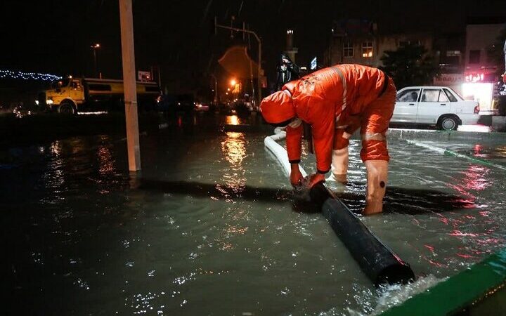 آب گرفتگی گسترده مسکن مهر بندر جاسک؛ ساکنان در انتظار کمک فوری