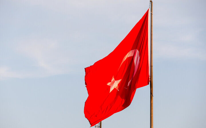 ترکیه با قدرت حمله تروریستی به مسجد در حمص سوریه را محکوم کرد؛ ۸ شهید و ۱۸ زخمی در انفجاری دلخراش