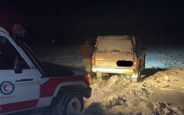 امدادرسانی فوری به ۹۵ مسافر گرفتار در برف و کولاک شدید محور شاهرود-گرگان