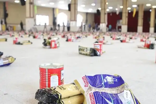 ۶۰ بسته معیشتی ویژه شب یلدا به خانواده‌های زندانیان نائین اهدا شد!