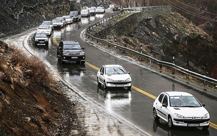 بارش‌ها در اصفهان ناگهان متوقف شد؛ مه غلیظ گردنه‌های کوهستانی را فرا گرفت!