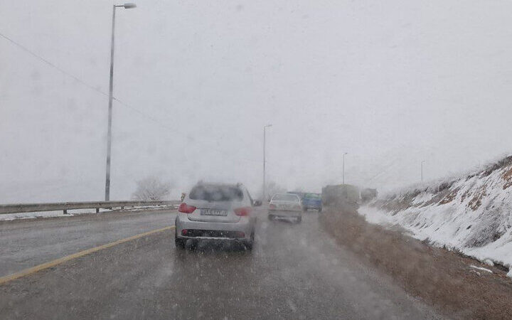 کولاک در گرده‌کشانه-اشنویه؛ محورهای ارتباطی آذربایجان غربی مه آلود است