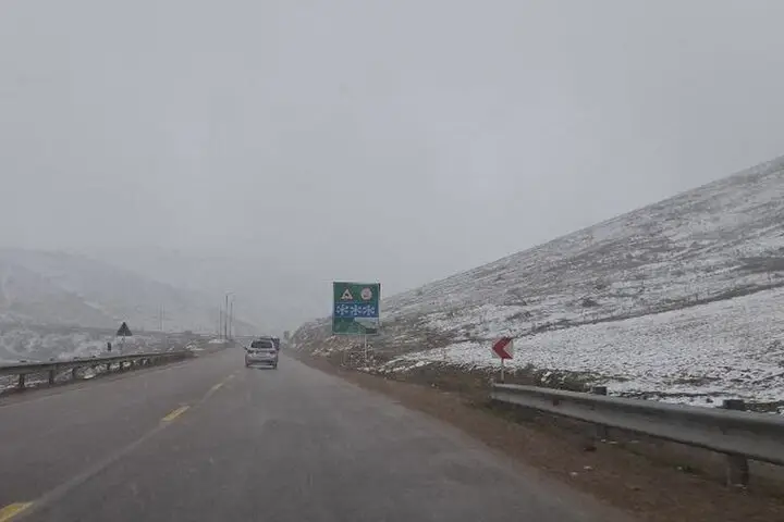 برف سنگین و مه‌گرفتگی شدید در گردنه‌های خراسان شمالی؛ جاده‌ها در وضعیت هشدار!