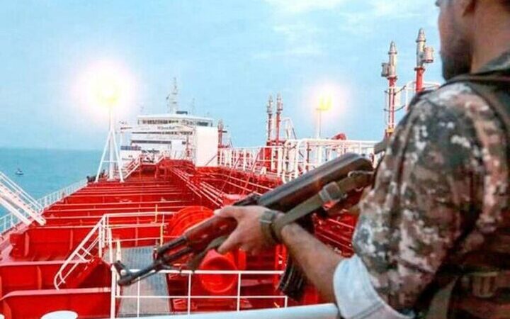 توقیف ناگهانی کشتی خارجی در دریای عمان؛ پشت پرده ماجرا چیست؟