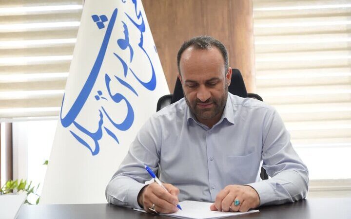 شیرین‌زاد مجلس: کابینه ضعیف است و وزرای ناکارآمد باید استیضاح شوند!