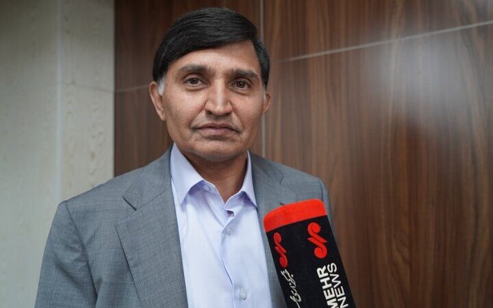 میرزاده: خدمات بهداشتی در شرق هرمزگان وسط سیل با قدرت ادامه دارد!