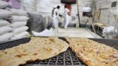 سلامت از تنور داغ بیرجند بیرون می آید؛ اجرای نان کامل از حرف تا عمل