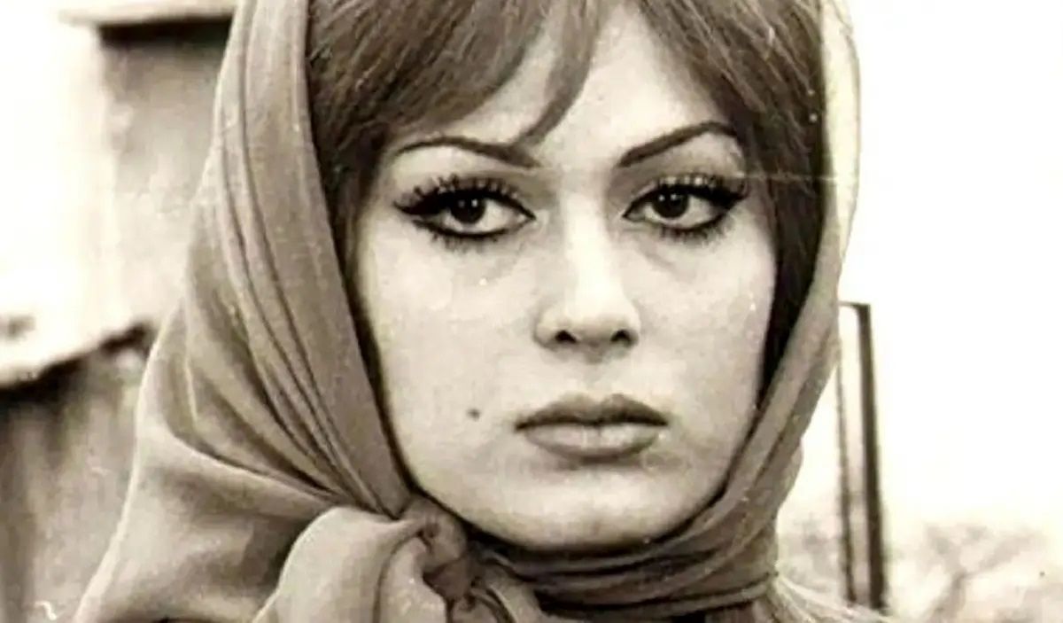 عکس| سفر در زمان ؛ چهره عجیب و مردانه «آذر شیوا» بازیگر قبل از انقلاب با سبیل و در ۲۵ سالگی؛ سال ۱۳۴۴