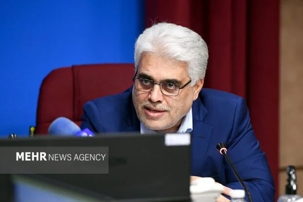 چرا ۳۷۰ میلیون لیتر بنزین ۳ هزار تومانی هنوز در کارت‌های سوخت مانده؟