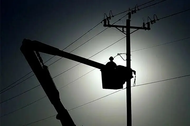 بارش‌های سیل‌آسا برق بندرعباس را ۱۰ ساعت قطع کرد؛ مردم در تاریکی مطلق!