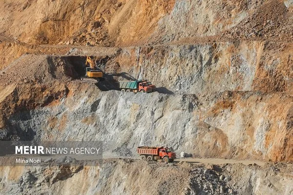 درآمد ۳۸ همتی دولت از بخش معدن؛ ۳۲۶ پهنه معدنی آزاد شد