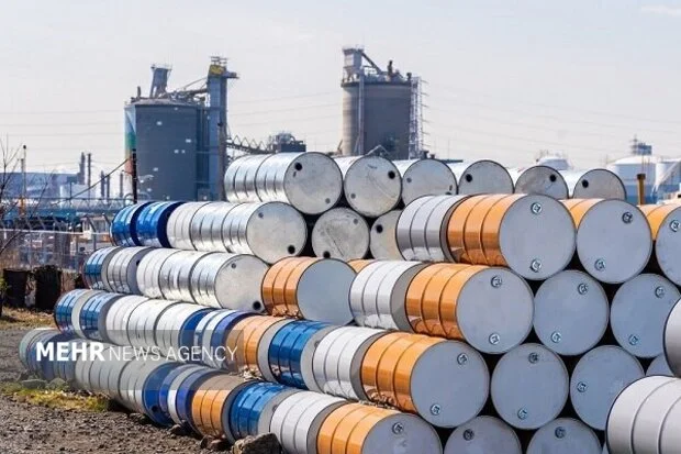 سقوط ۴ درصدی قیمت نفت؛ مازاد عرضه و امید به صلح روسیه-اوکراین چه تاثیری دارند؟