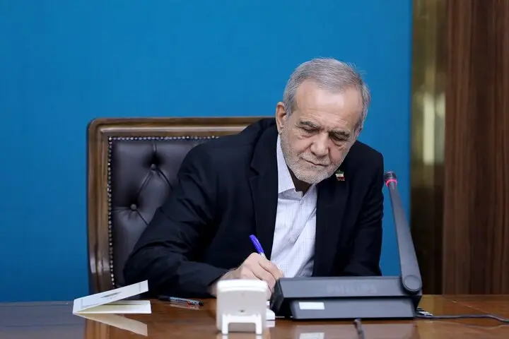 پزشکیان با پیام انگلیسی، میلاد حضرت مسیح را تبریک گفت؛ پیامی سرشار از امید و صلح